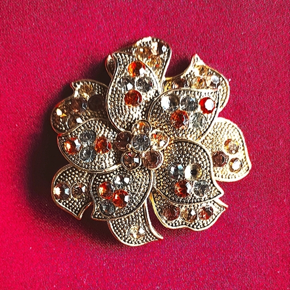 Liz Claiborne gold toned, layered flower broach. Amber, and topaz rhinestones - Picture 1 of 2